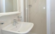 appartamenti DELFINO: C5V/1 - bagno con box doccia (esempio)