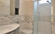 appartamenti STELLA: C6/1 - bagno con box doccia (esempio)