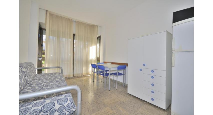 appartamenti RESIDENCE PINEDA: B4/1 - soggiorno (esempio)