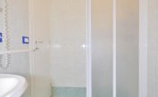 appartamenti RESIDENCE PINEDA: C6/1 - bagno con box doccia (esempio)