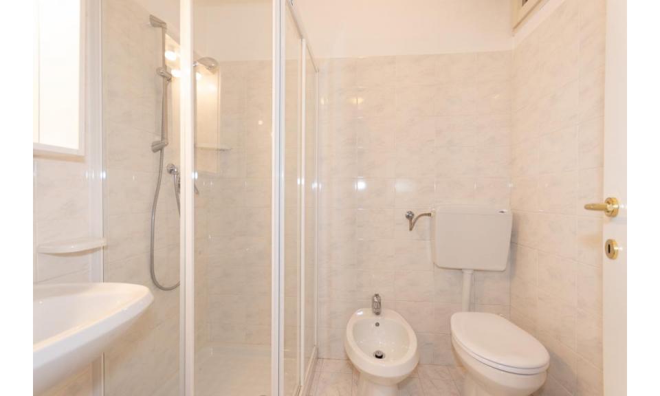 appartamenti PATRIZIA: B4 - bagno con box doccia (esempio)