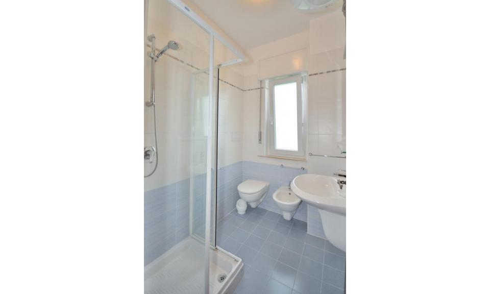 appartamenti CA CIVIDALE: B4 - bagno con box doccia (esempio)