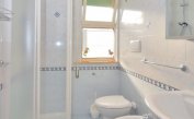 appartamenti CA CIVIDALE: C6 - bagno con box doccia (esempio)