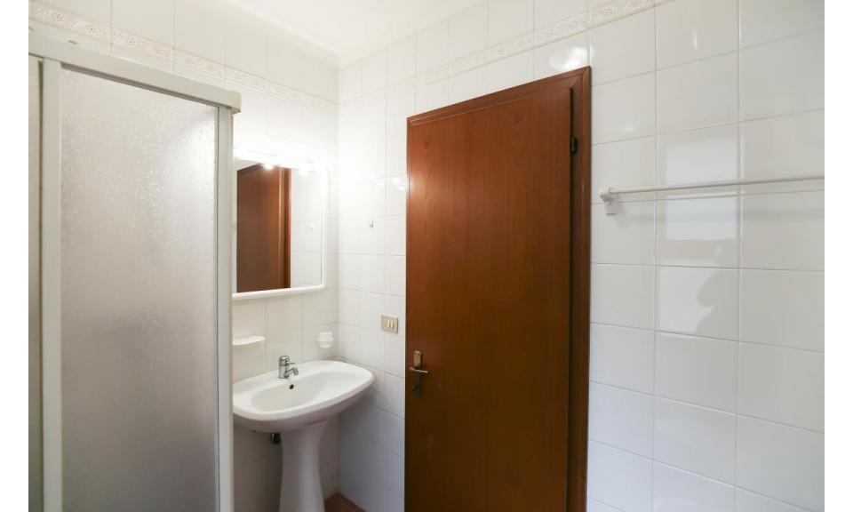 Residence LE ZATTERE: B4/2 - Badezimmer mit Duschkabine (Beispiel)
